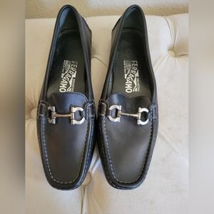 Salvatore Ferragamo Womens PreOwned Black Leather Driver Flats Loafers Size 5.5B
